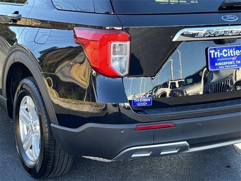 Used 2023 Ford Explorer XLT w/ Equipment Group 202A image 5