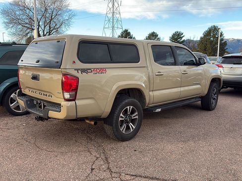 Used 2016 Toyota Tacoma TRD Sport image 4