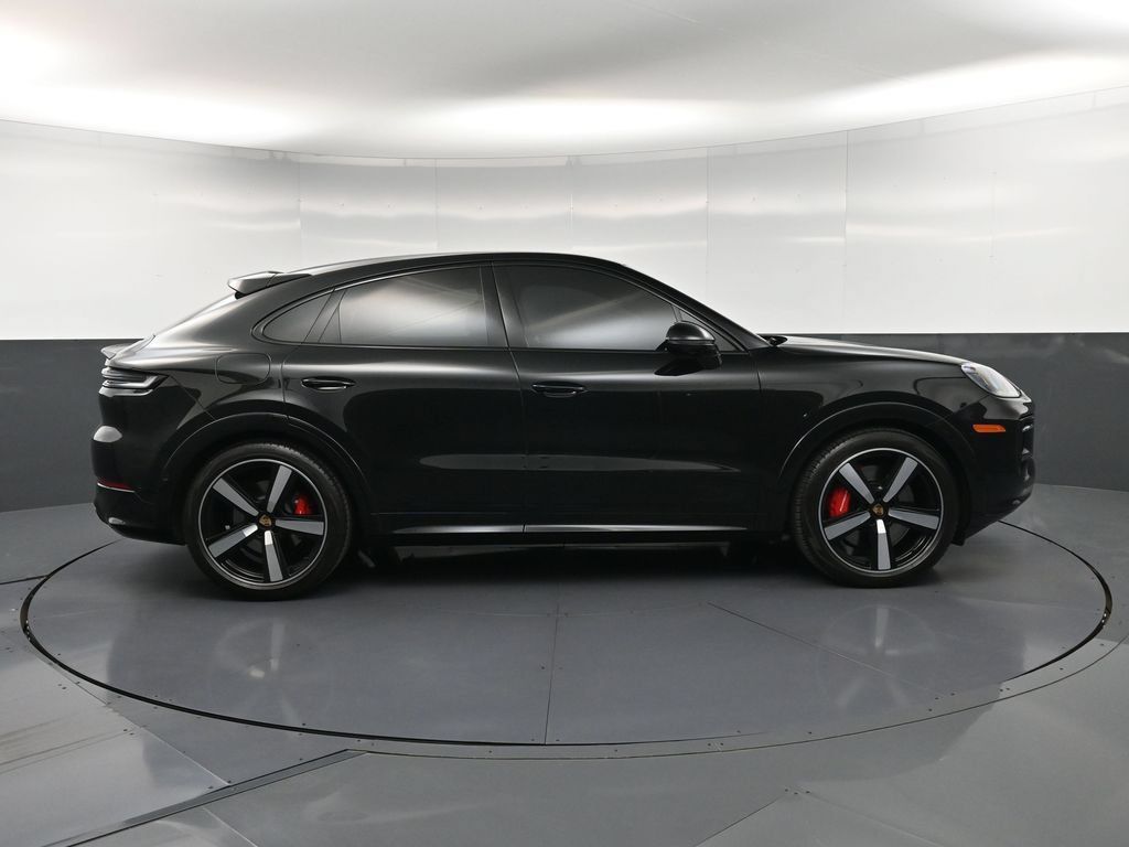 Certified 2025 Porsche Cayenne GTS AWD/4WD image 9