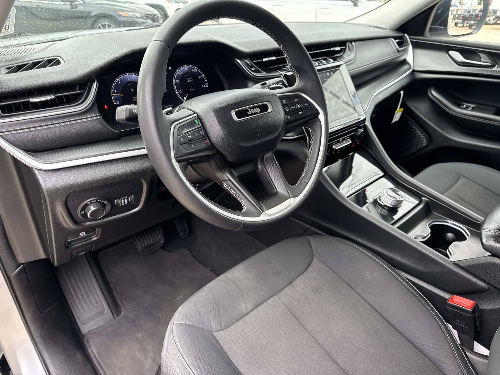 Used 2024 Jeep Grand Cherokee Laredo RWD image 17