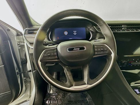 Certified 2024 Jeep Grand Cherokee L Limited w/ Luxury Tech Group II image 19