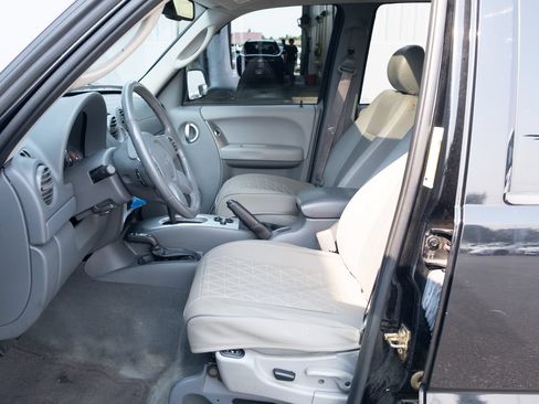 Used 2006 Jeep Liberty Limited AWD/4WD image 3