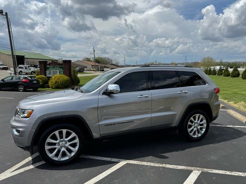 Used 2017 Jeep Grand Cherokee Limited image 4