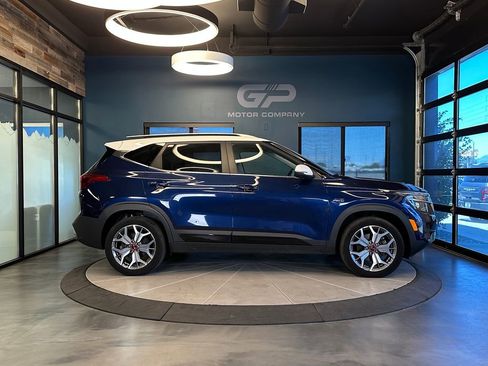 Used 2021 Kia Seltos S AWD/4WD image 2