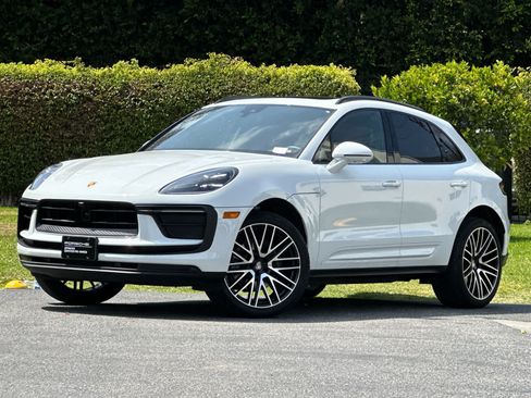 Certified 2025 Porsche Macan AWD/4WD image 1