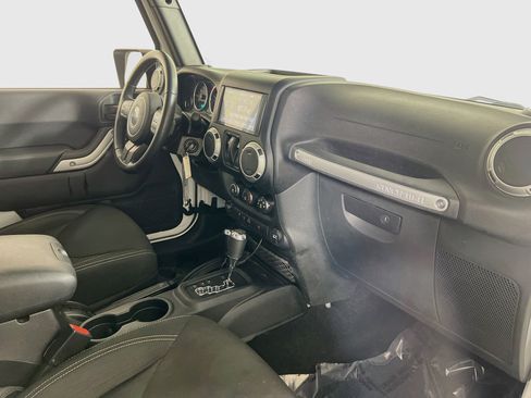 Used 2015 Jeep Wrangler Sahara AWD/4WD image 24