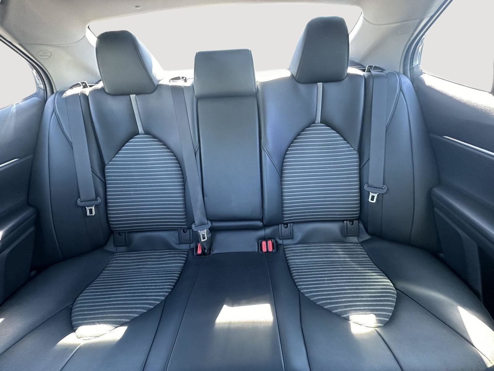 Used 2022 Toyota Camry SE w/ Convenience Package FWD image 12