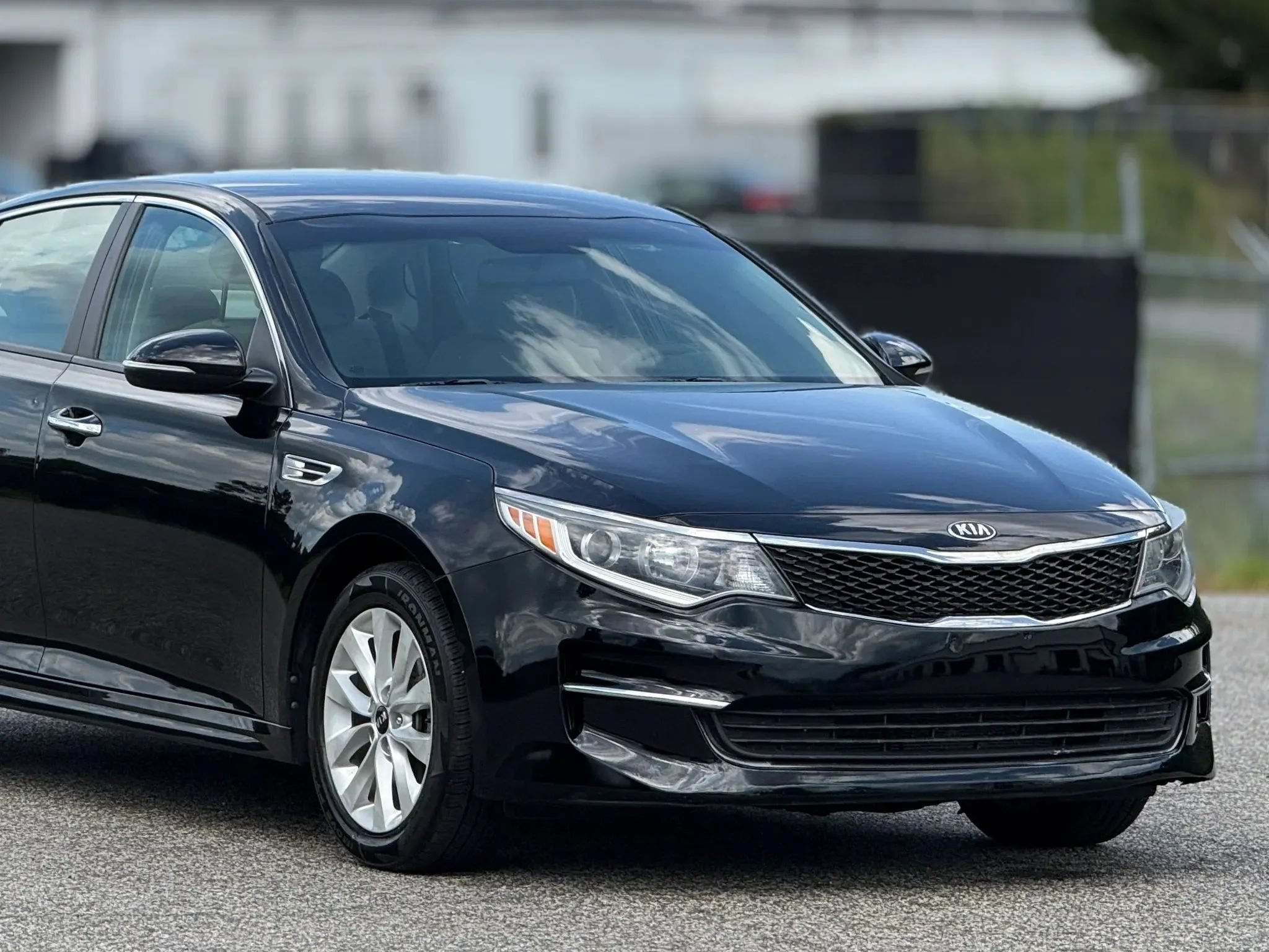 Used 2018 Kia Optima LX w/ 17" Alloy Wheels Package FWD image 15