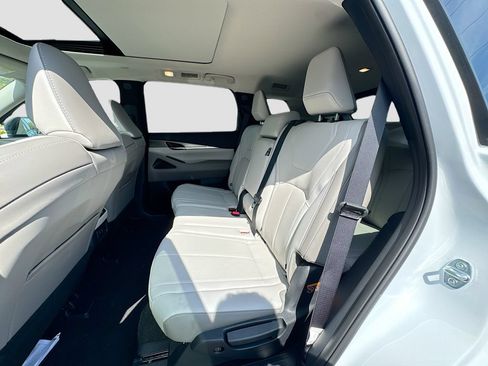 Used 2027 INFINITI QX60 Pure w/ Cargo Package FWD image 26