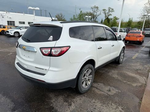 Used 2016 Chevrolet Traverse LT FWD image 3