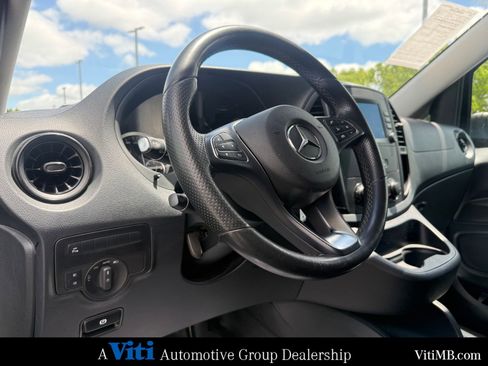 Used 2022 Mercedes-Benz Metris image 17