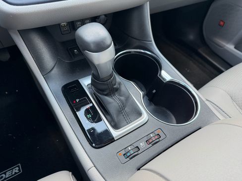 Used 2019 Toyota Highlander Limited FWD image 17