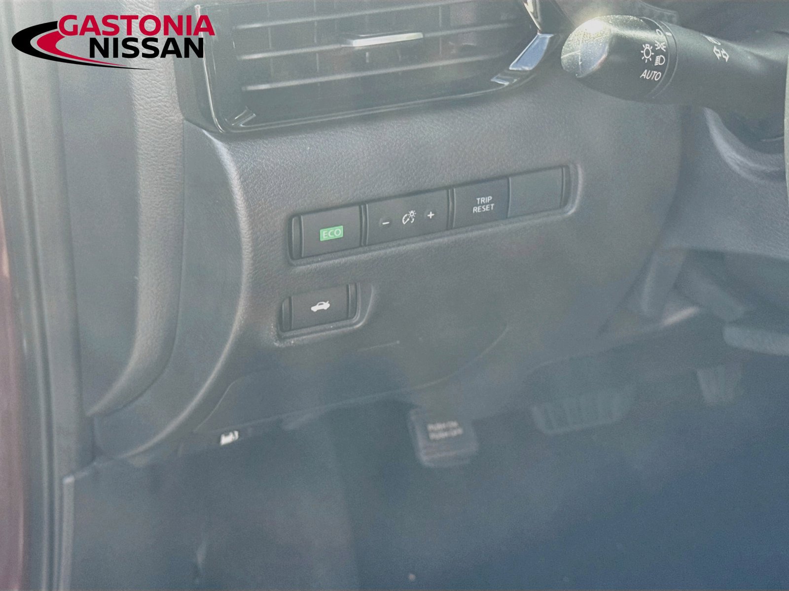 Used 2025 Nissan Sentra SV w/ All-Weather Package FWD image 13