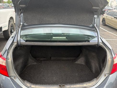 Used 2017 Toyota Corolla LE FWD image 8