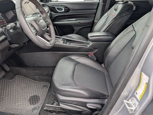 Used 2023 Jeep Compass Trailhawk image 15