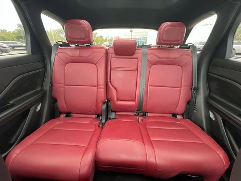Used 2025 Lincoln Corsair Reserve w/ Rear Removable Package Tray FWD image 13