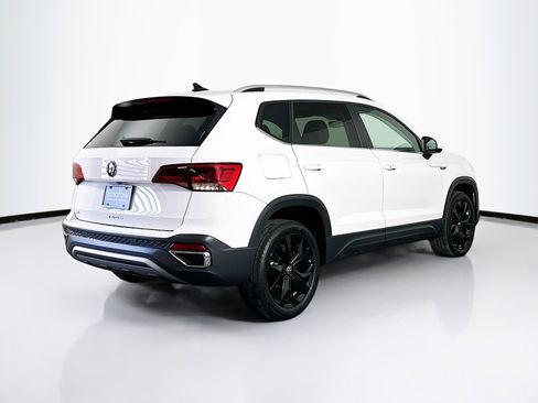 Used 2024 Volkswagen Taos SE image 9