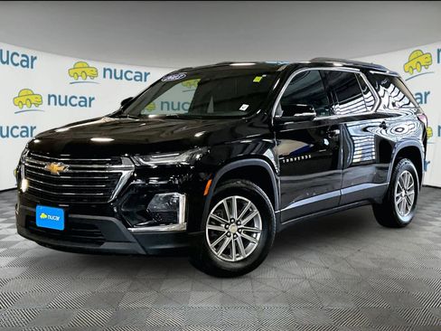 Used 2023 Chevrolet Traverse LT image 3