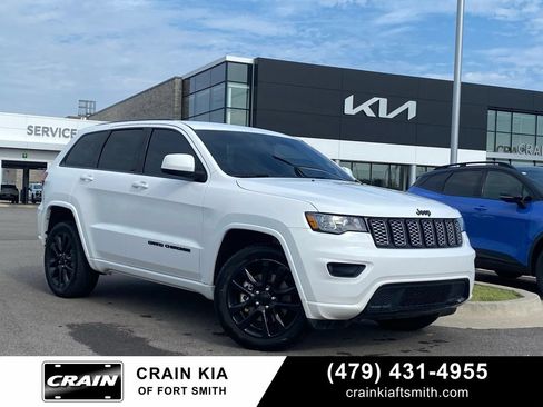 Used 2021 Jeep Grand Cherokee Laredo X AWD/4WD image 1
