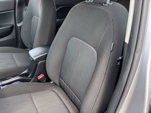 Used 2025 Hyundai Venue SE FWD image 16