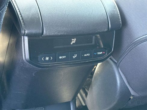 Used 2023 Toyota Highlander LE image 12