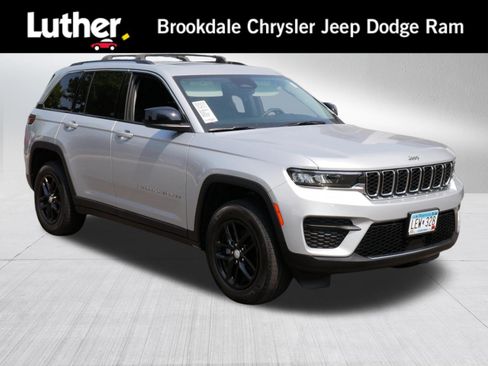 Used 2023 Jeep Grand Cherokee Laredo X AWD/4WD image 1
