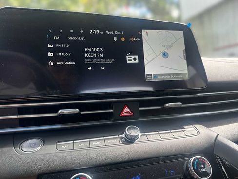 New 2025 Hyundai Elantra Limited image 12