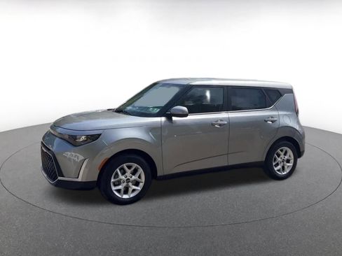 Used 2025 Kia Soul LX w/ LX Technology Package FWD image 8