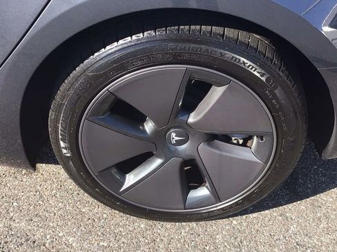 Used 2023 Tesla Model 3 Standard Range image 10