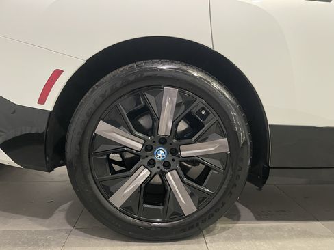 Used 2024 BMW iX xDrive50 w/ Sport Package AWD/4WD image 9