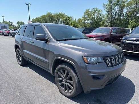 Used 2019 Jeep Grand Cherokee Altitude AWD/4WD image 9