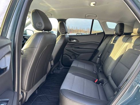 Used 2025 Chevrolet Trax LT w/ LT Convenience Package image 15