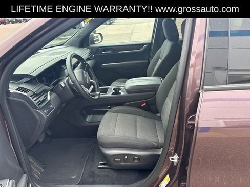 Used 2025 GMC Acadia Elevation AWD/4WD image 10