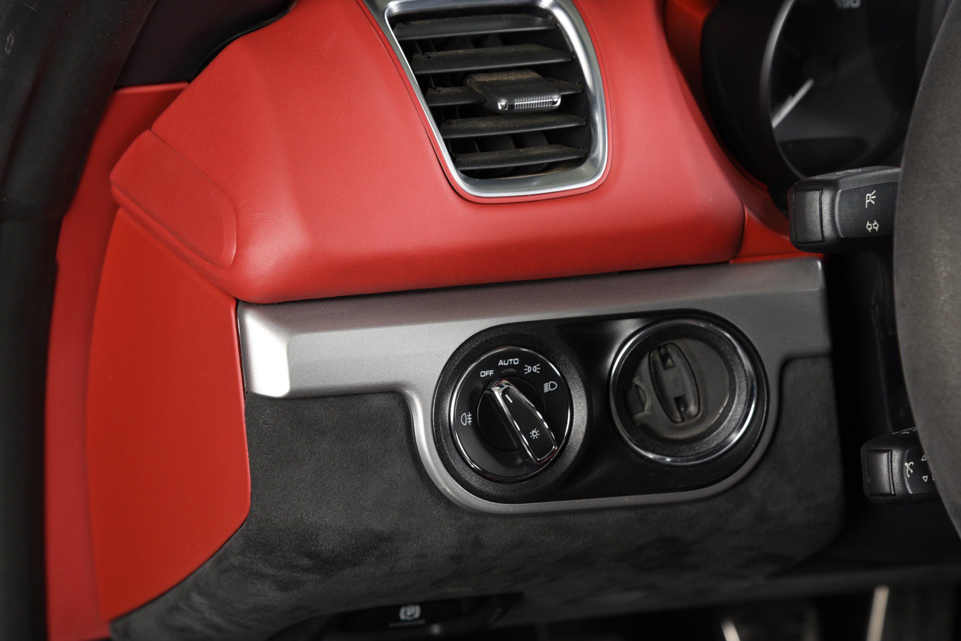Used 2016 Porsche Boxster Spyder RWD image 25
