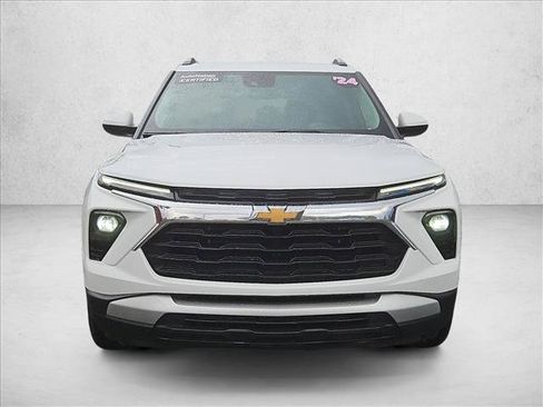 Used 2024 Chevrolet TrailBlazer LT w/ LT Cold Weather Package FWD image 2