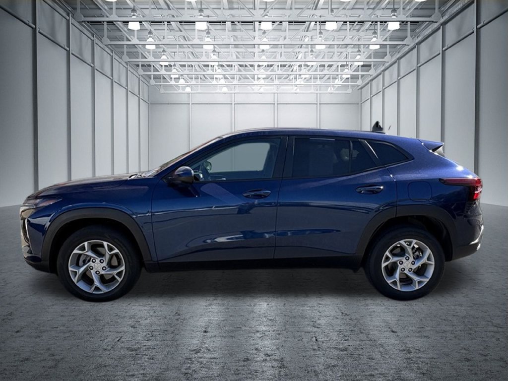 Used 2024 Chevrolet Trax LS w/ LS Convenience Package FWD image 2