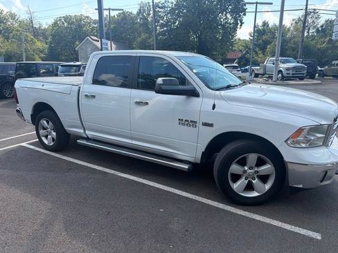 Used 2017 RAM 1500 Classic SLT w/ SLT Plus D←cor Group AWD/4WD image 5