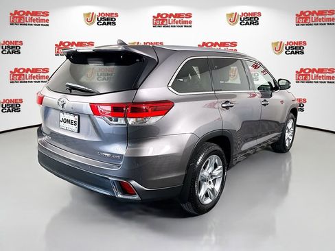 Certified 2017 Toyota Highlander Limited AWD/4WD image 18