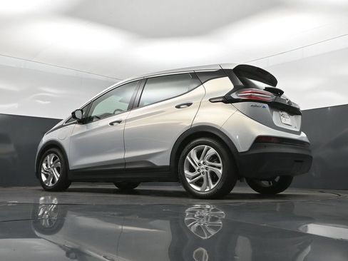 Used 2022 Chevrolet Bolt LT FWD image 40