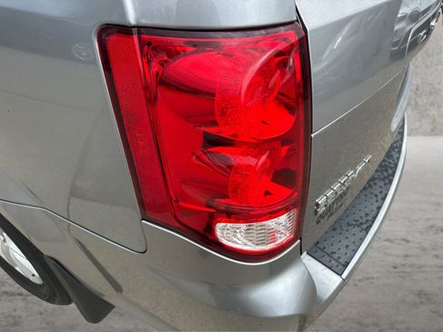 Used 2019 Dodge Grand Caravan SXT FWD image 21
