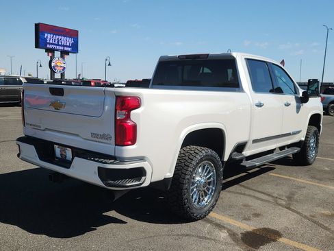 Used 2024 Chevrolet Silverado 2500 High Country w/ Technology Package AWD/4WD image 3
