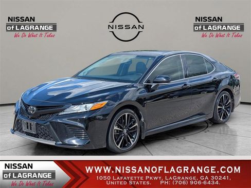 Used 2020 Toyota Camry XSE image 1