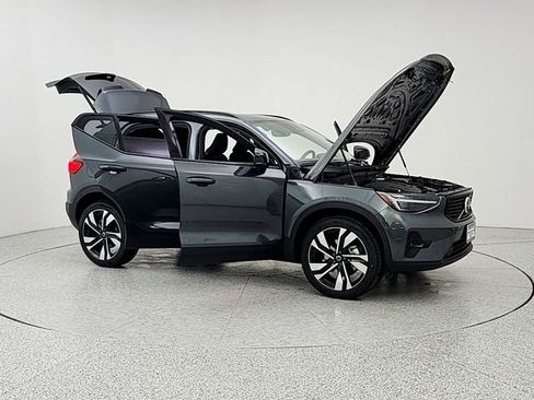 New 2026 Volvo XC40 B5 Plus w/ Protection Package Premier AWD/4WD image 10