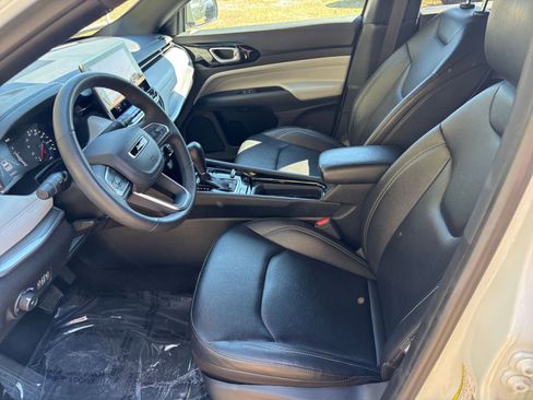 Used 2025 Jeep Compass Limited image 28