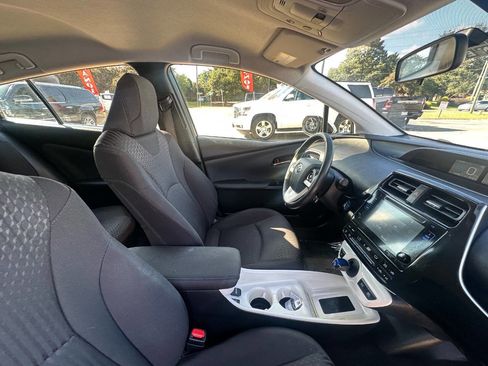 Used 2016 Toyota Prius Three Touring image 22