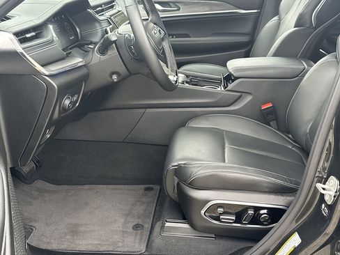 Used 2024 Jeep Grand Cherokee L Overland w/ Advanced Protech Group III image 9