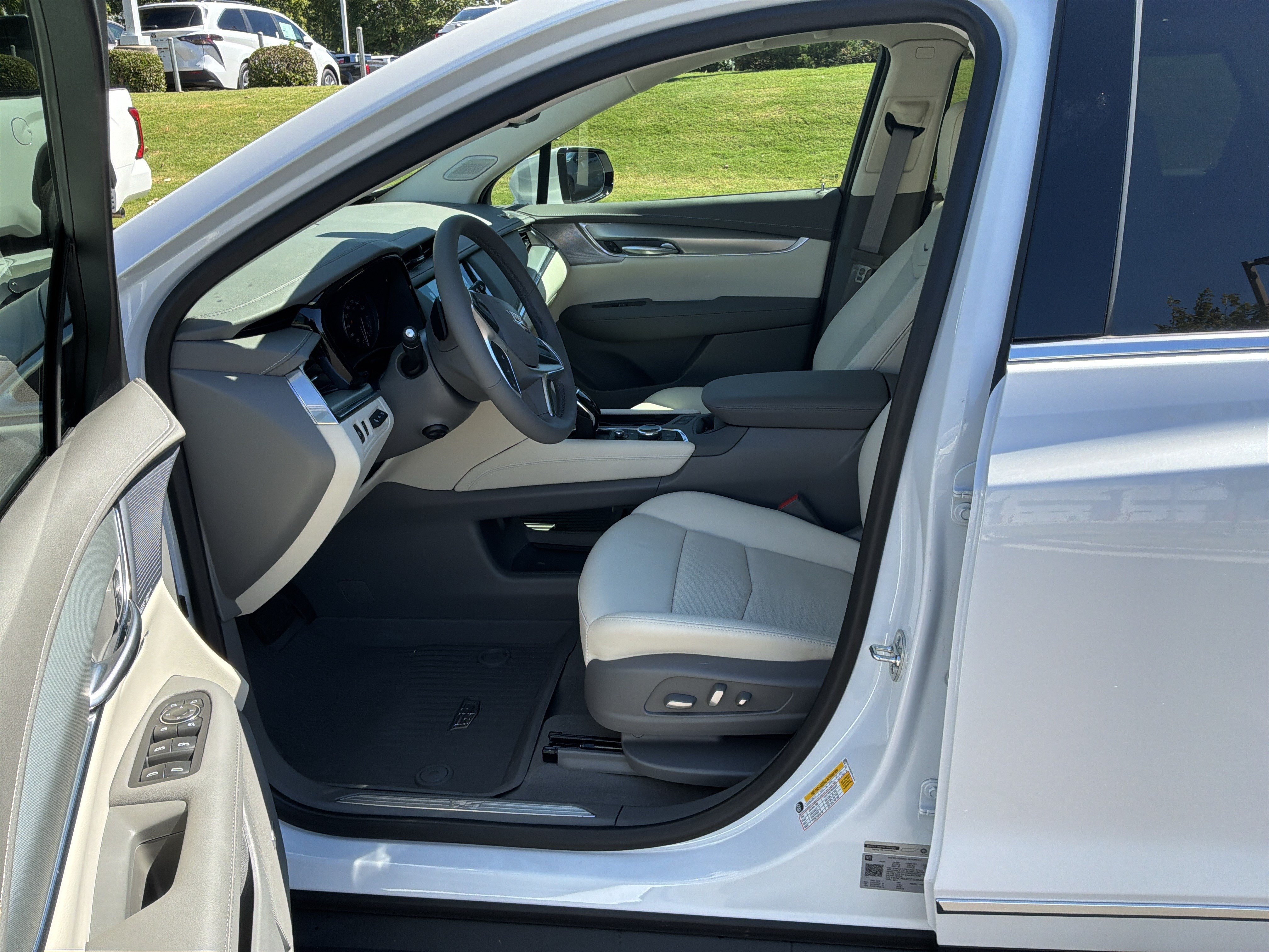 Used 2026 Cadillac XT5 Premium Luxury w/ Driver Assist Package FWD image 16