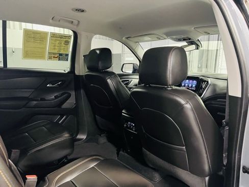 Used 2021 Chevrolet Traverse LT image 29