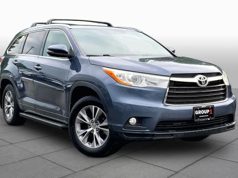Used 2014 Toyota Highlander XLE AWD/4WD image 3