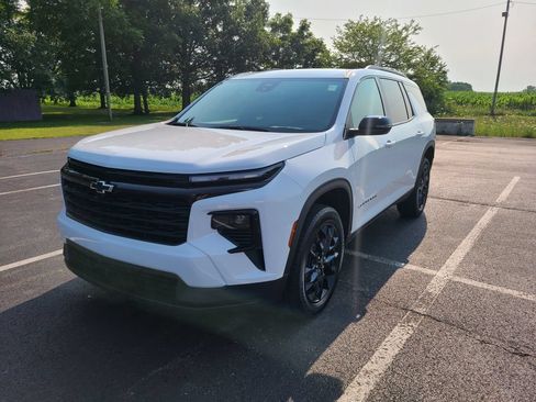 New 2026 Chevrolet Traverse LT w/ Midnight/Sport Edition AWD/4WD image 3